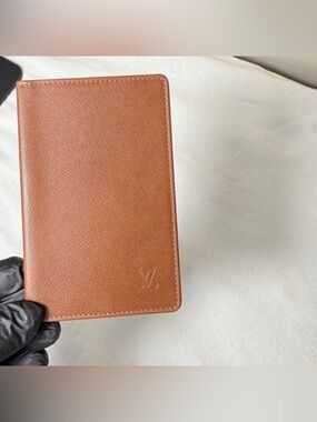 Louis Vuitton Brown Taiga Leather ID Card Holder $450 Retail